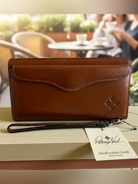 Patricia Nash Valentia Convertible Wristlet Wallet